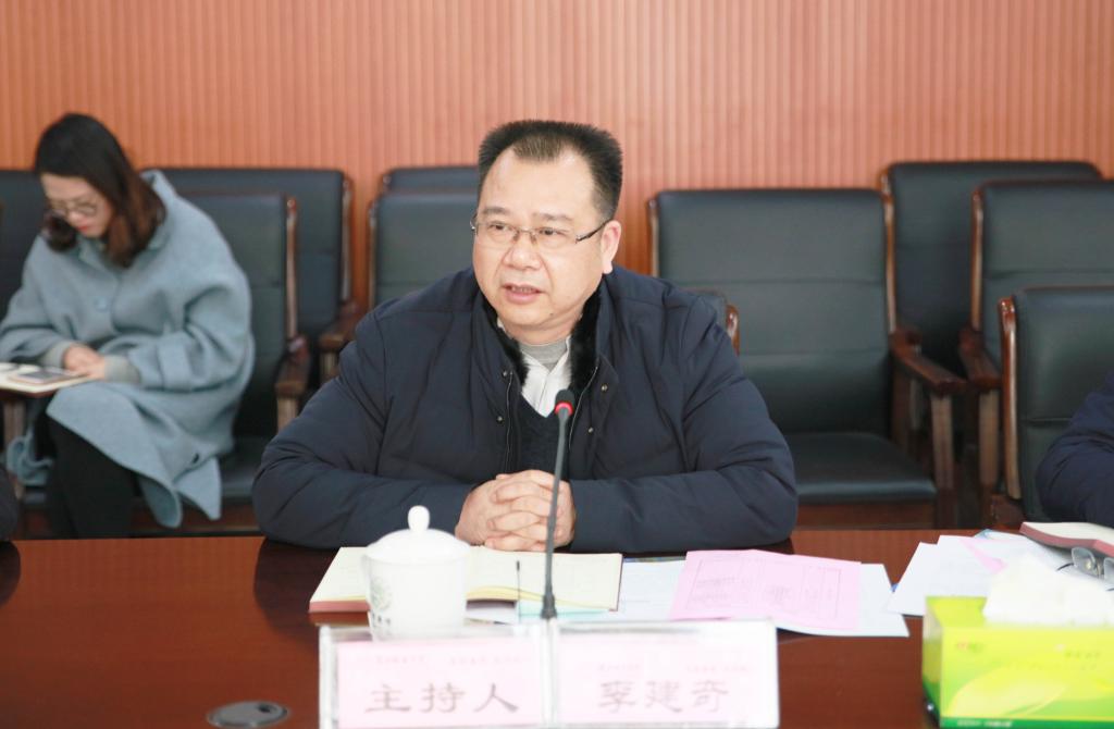 益阳市人大常委会副主任张亮文,秘书长熊勇军,我校副校长郑卫民,党政