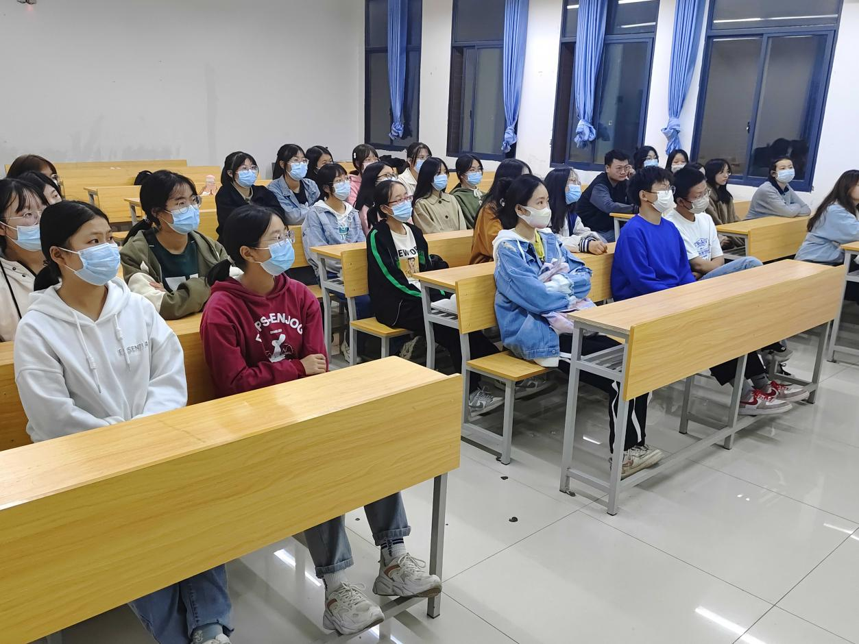 管理学院开展“同新共行,共建佳寓”主题班会-湖南城市学院管理学院